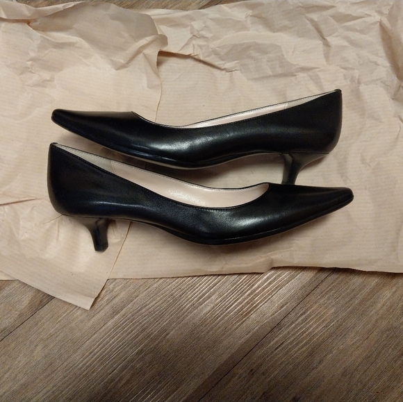 Calvin Klein Tip Toe Low Heel - Picture 1 of 2